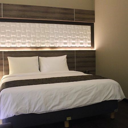 Fontana Hotel Джакарта Екстериор снимка