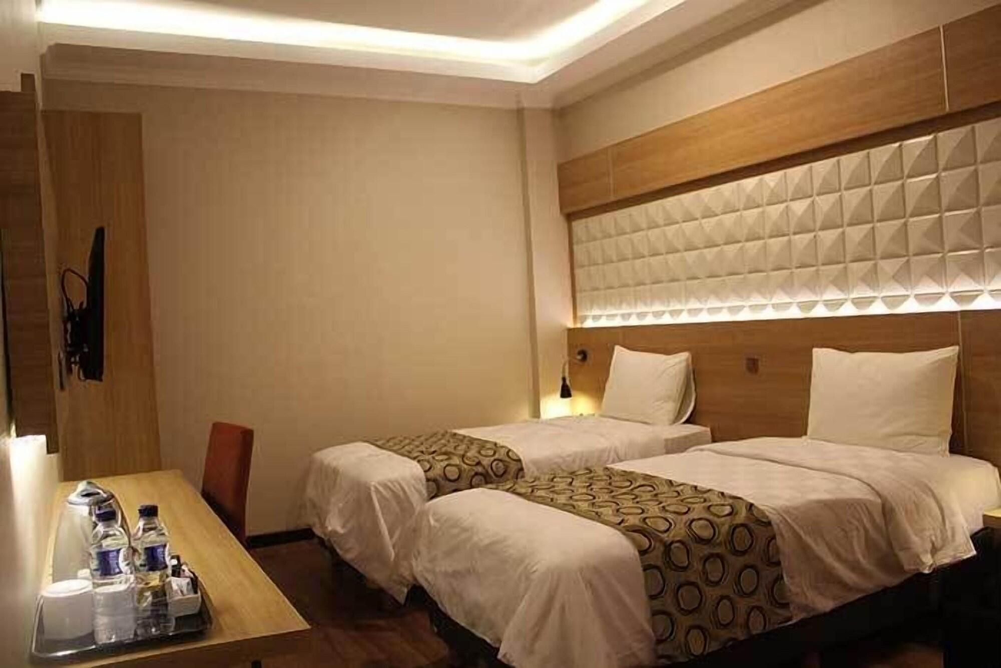 Fontana Hotel Джакарта Екстериор снимка