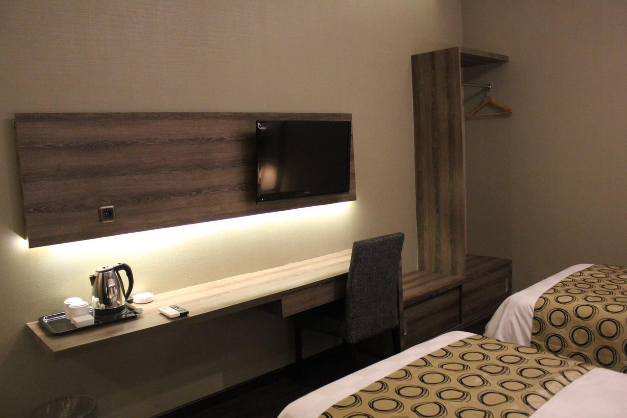 Fontana Hotel Джакарта Екстериор снимка