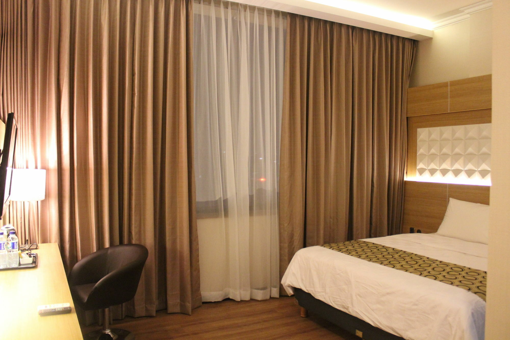 Fontana Hotel Джакарта Екстериор снимка